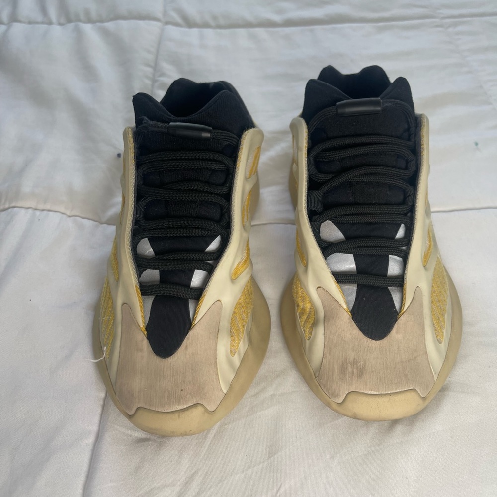 Adidas Yeezy 700 v3 Safflower 1.0 Size 6